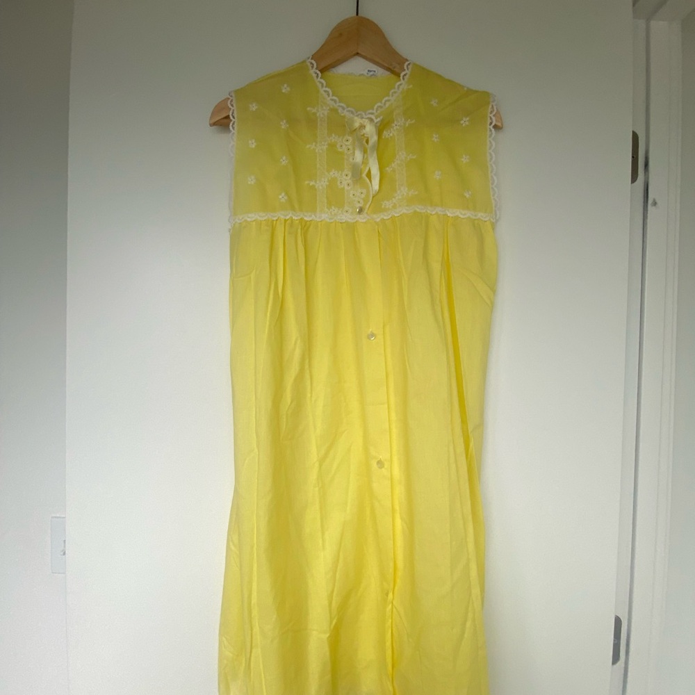 Vintage 1960s Yellow Nightgown with Embroidery and Lace